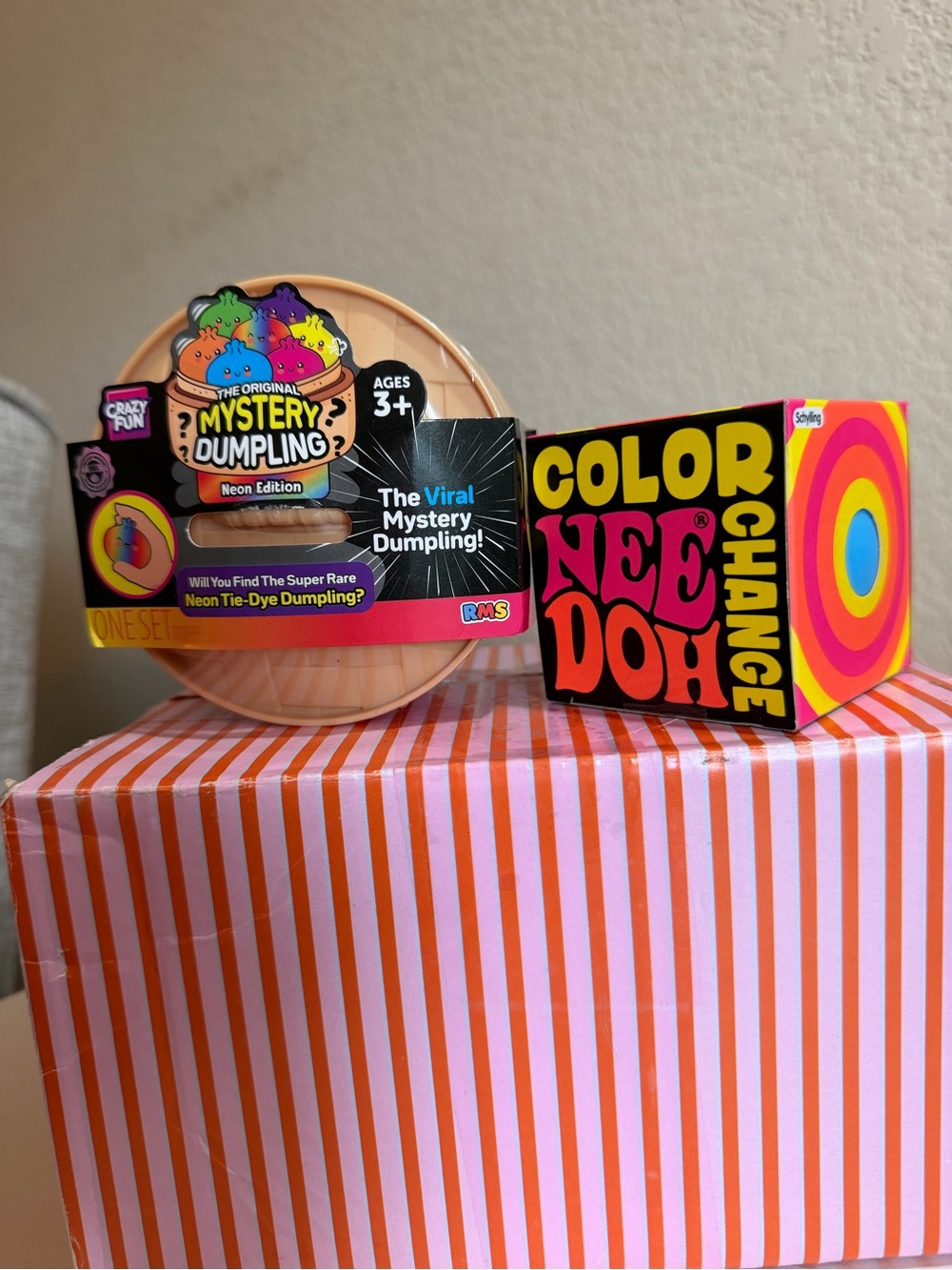 💜💙RMS Mystery Dumpling “Neon Edition!!” & NeeDoh “Color Change” Squishy!💙💜